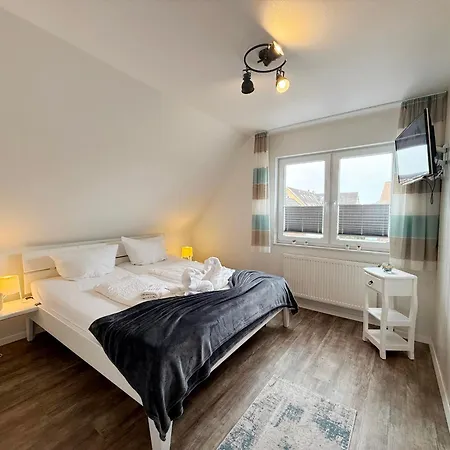 Mien Hus, 3 بوسم