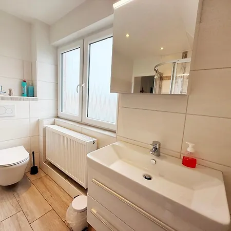 Mien Hus, 3 * بوسم