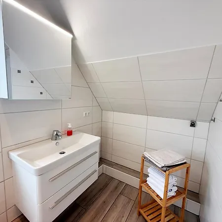 Mien Hus, 3